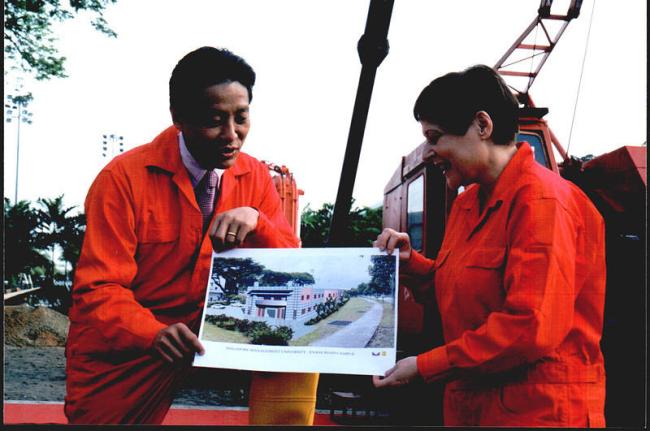 (L to R) SMU founding chairman, Mr Ho Kwon Ping with Janice Bellace, SMU’s first President.